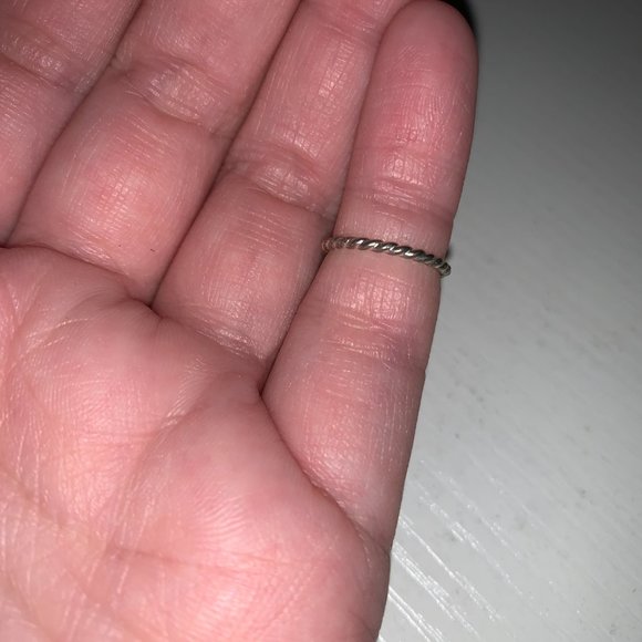 3 1/4 1.4mm Sterling Silver Thin Twist Ring - Picture 3 of 12
